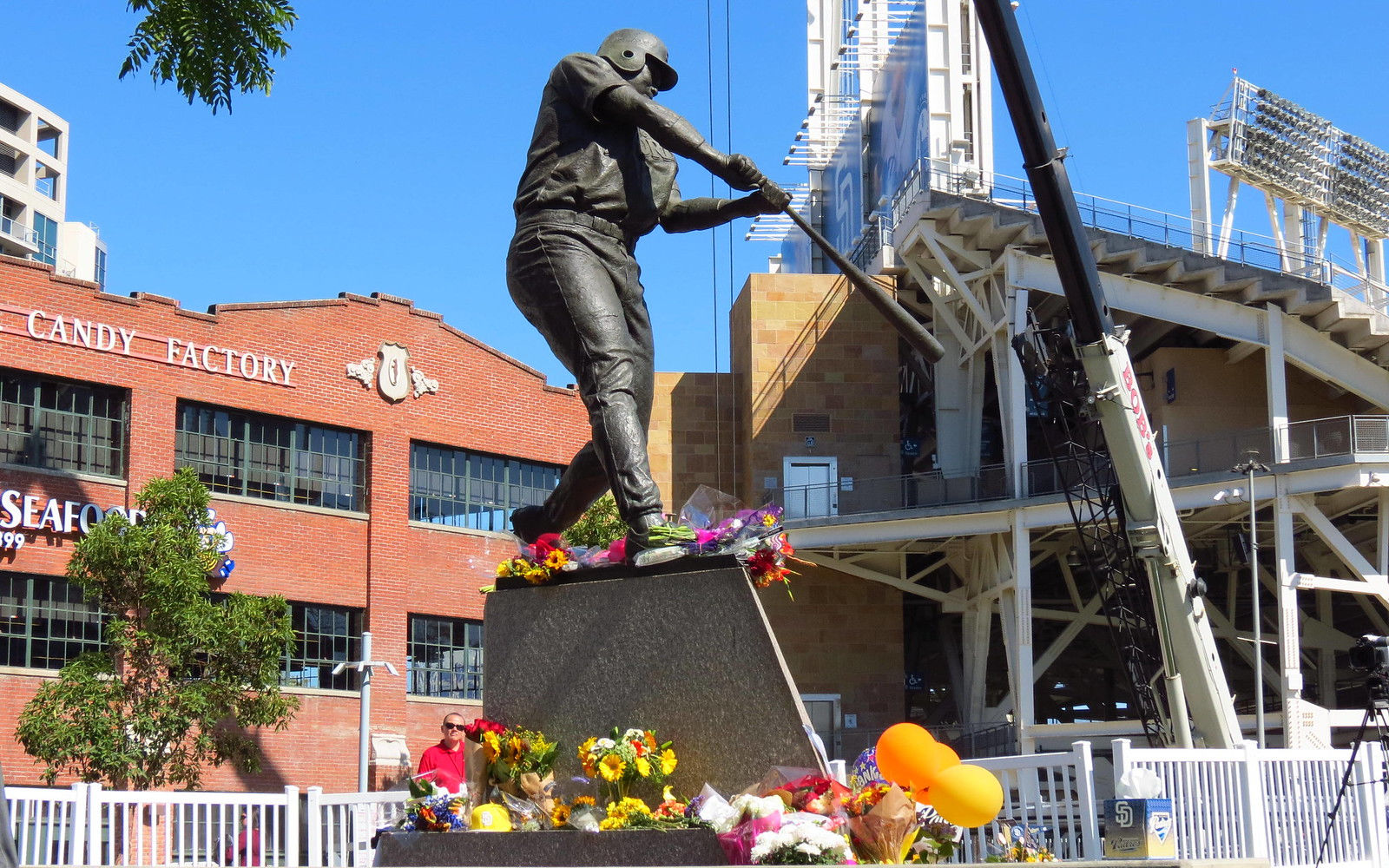 Tony Gwynn Mister Padre Statue